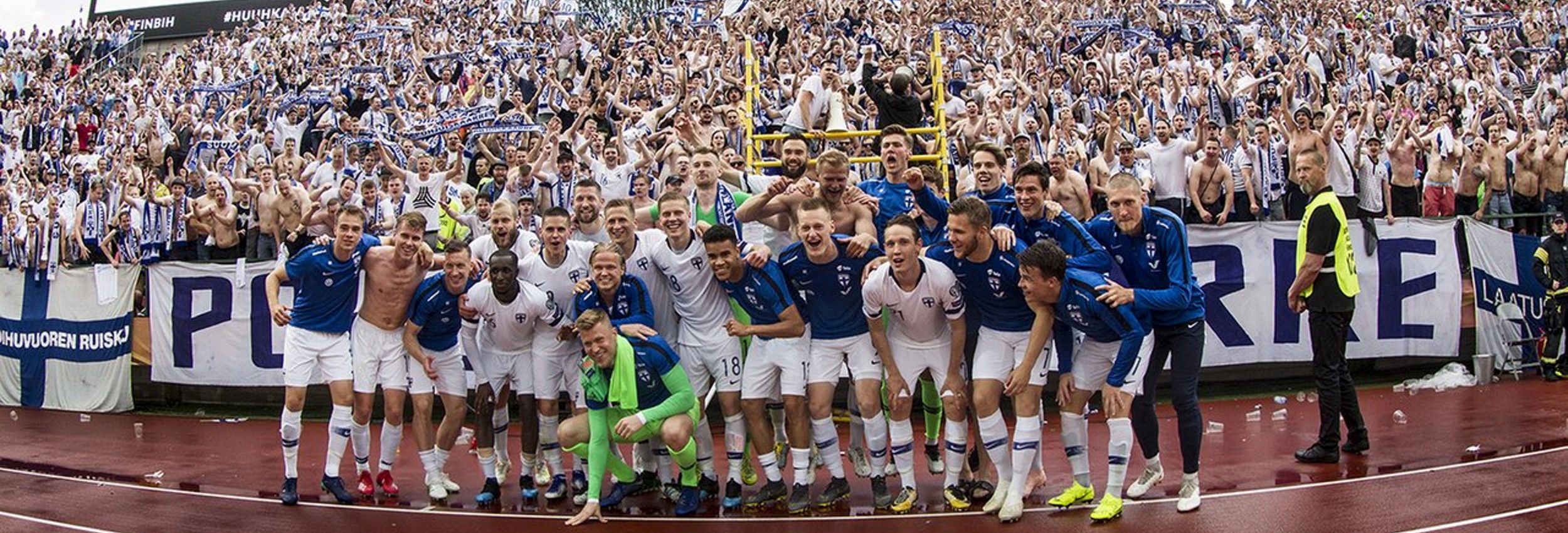 8.6.2019 Suomi - Bosnia EM-karsintaottelusta Ratinan Stadionilta Tampereelta. Ottelu on päättynyt Suomen voittoon 2-0 ja joukkue on tullut kiittämään Pohjoiskaarretta kannustuksesta. Tämä ottelu oli monille käännekohta matkalla EM-kisoihin.